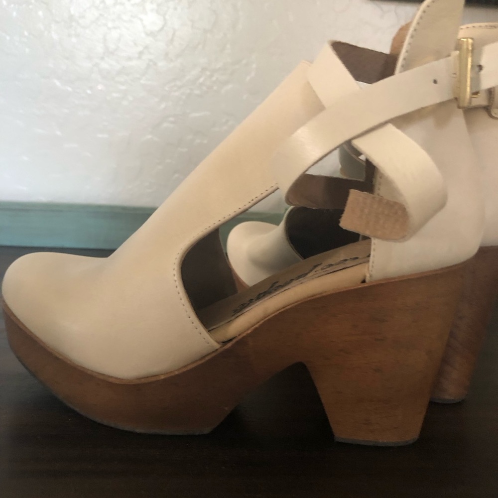 NWOT FREE PROPLE CEDAR CLOGS